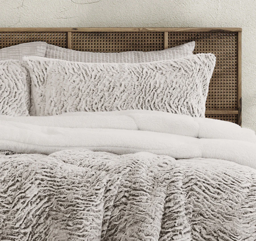 Faux Fur Sherpa Comforter Set Bear - Image 4