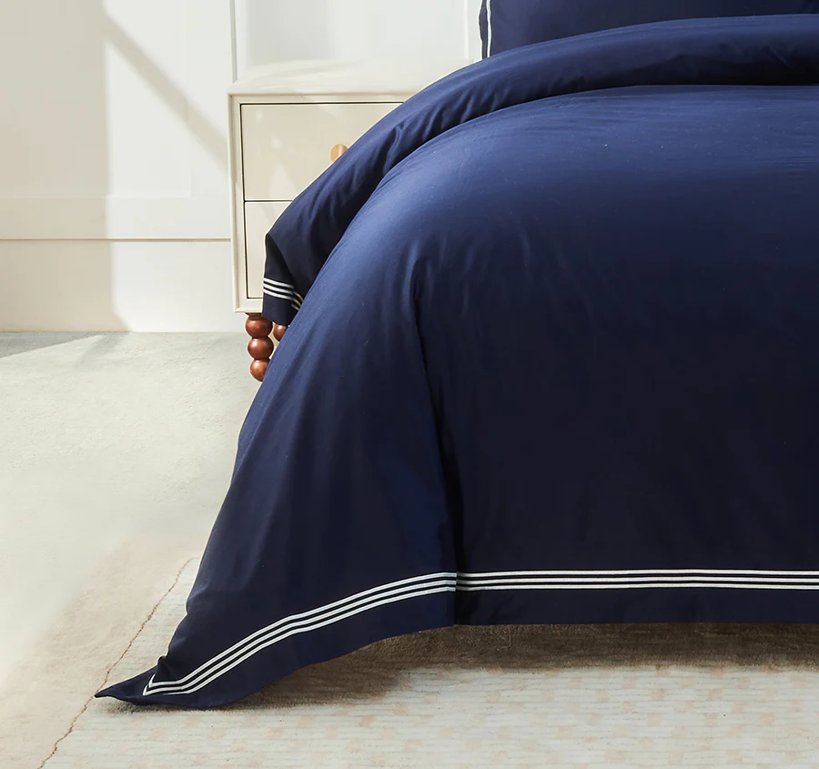 Signature 500TC Embroidered Egyptian Cotton Quilt Cover Set Range Midnight Navy and Pure White - Image 3