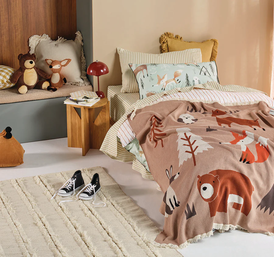 Woodland Winter 120x140cm Throw Rug Green - Image 3
