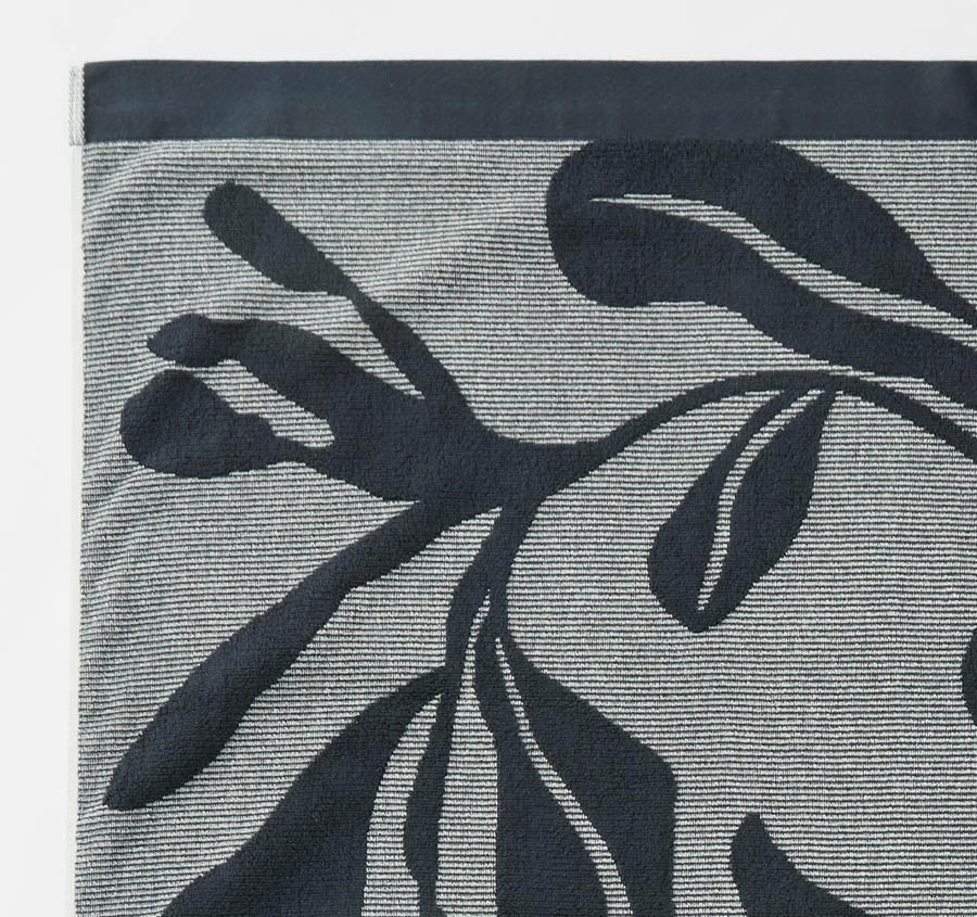Cowrie Bay 95x175cm Beach Towel Carbon - Image 2