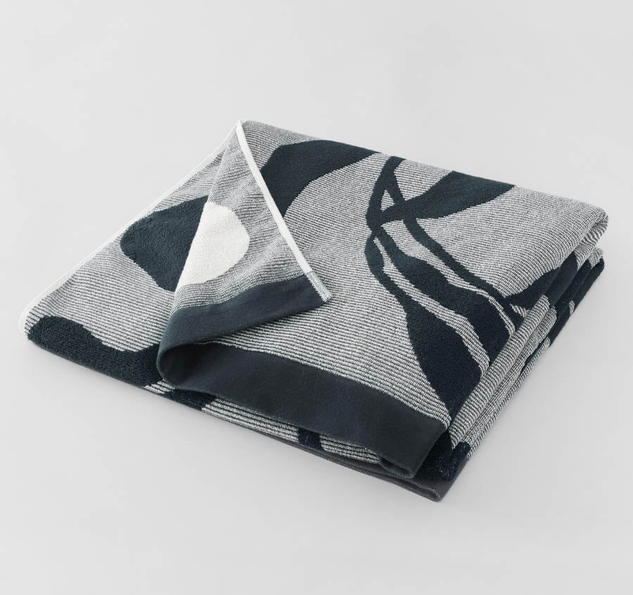 Cowrie Bay 95x175cm Beach Towel Carbon - Image 3